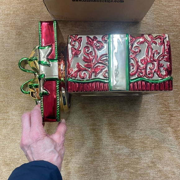 David’s Cookies Christmas present cookie jar - Picture 5 of 9